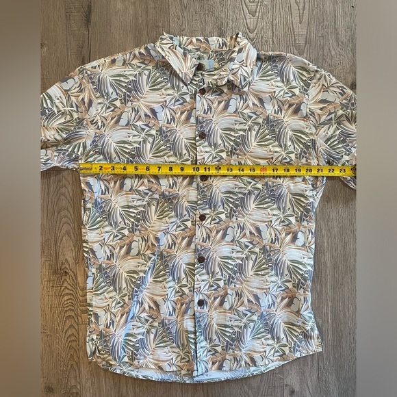 High Surf Hawaiian Button Up Shirt with Coconut Shell Buttons, XL or Extra Large - Picture 8 of 10